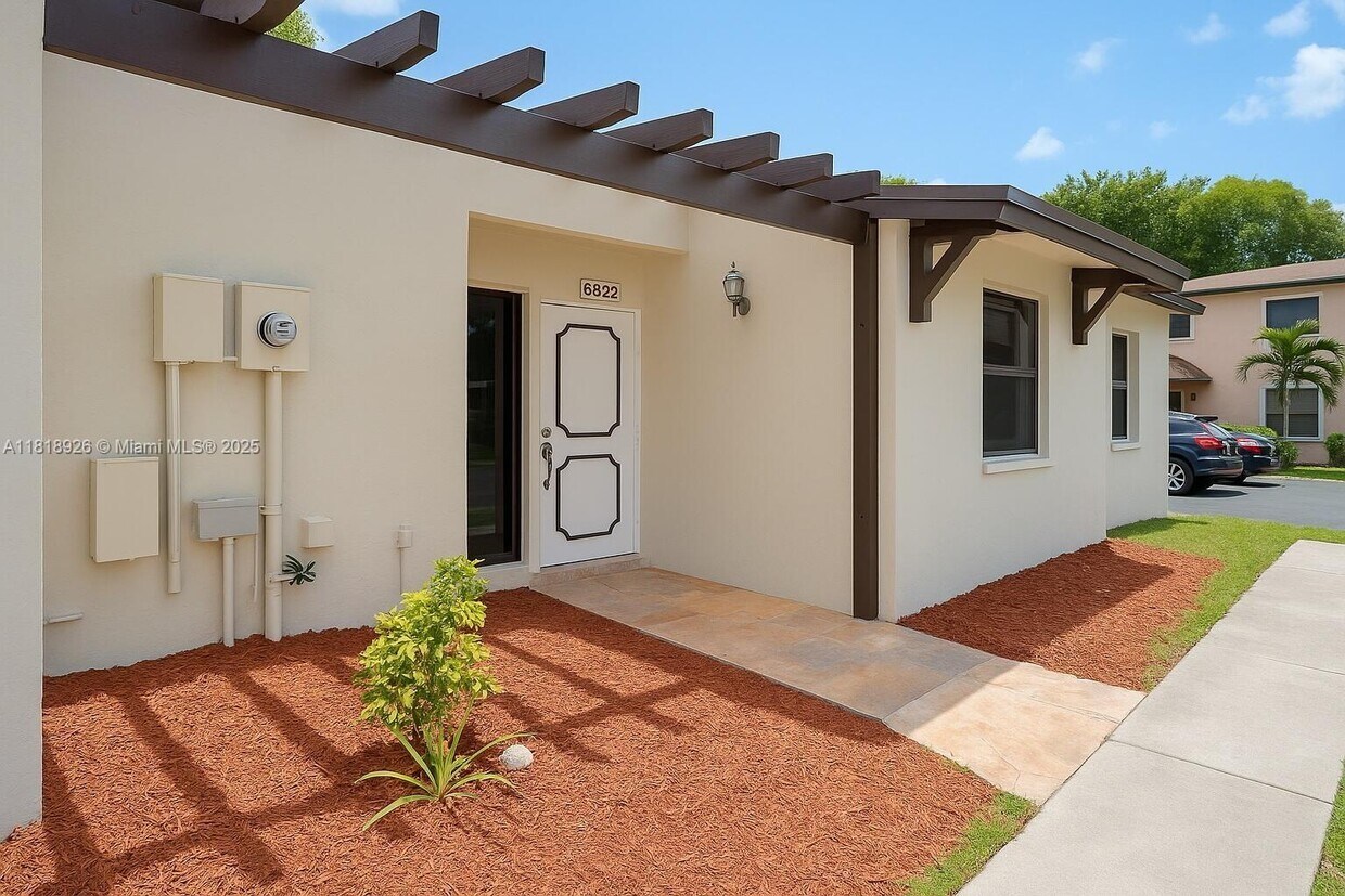 Foto principal - 6822 SW 39th St