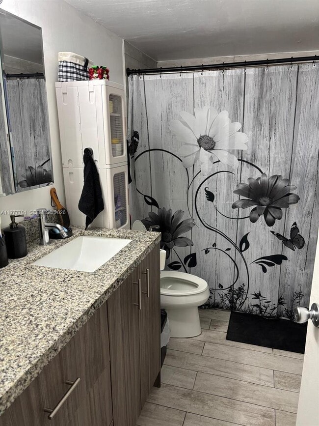 Building Photo - 10834 N Kendall Dr