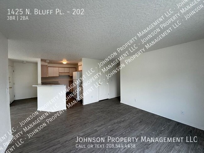 Building Photo - 1425 N Bluff Pl