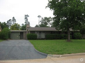 Building Photo - 2635 NW 55th Terrace