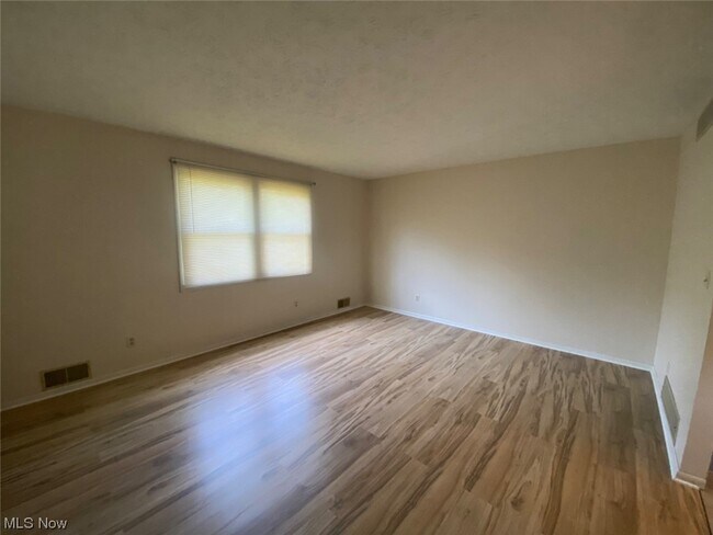 Building Photo - 3812 Elmwood Ave