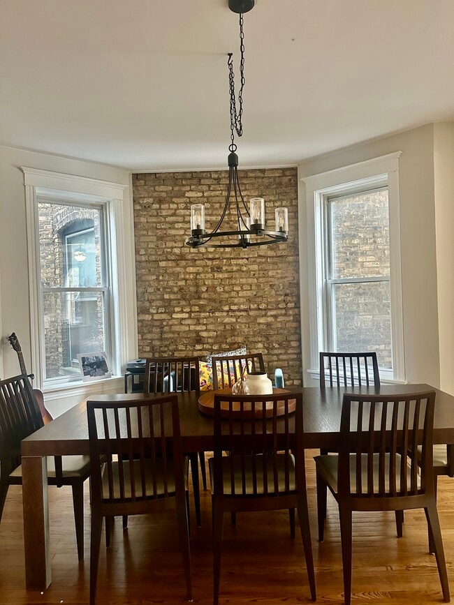 Building Photo - 3837 N Lakewood Ave