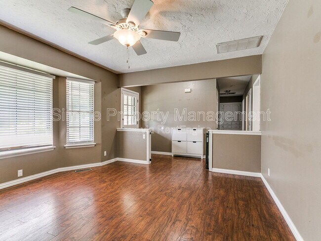 Foto del edificio - 1404 Crown Point Ave