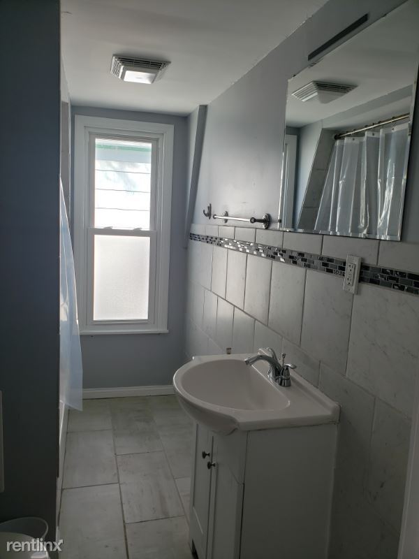 Building Photo - 1 br, 1.5 bath House - 722 Mason St.