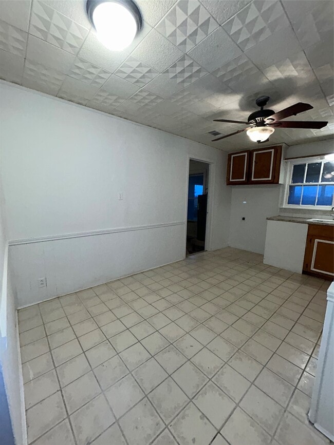 Building Photo - 2018 N Avenue H