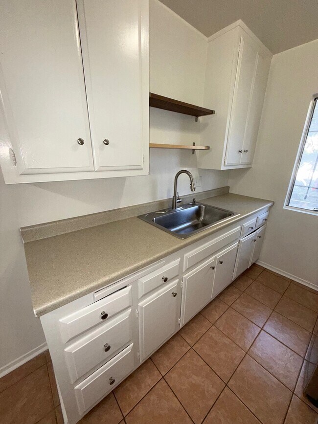 Foto del edificio - 1114 W 18th St