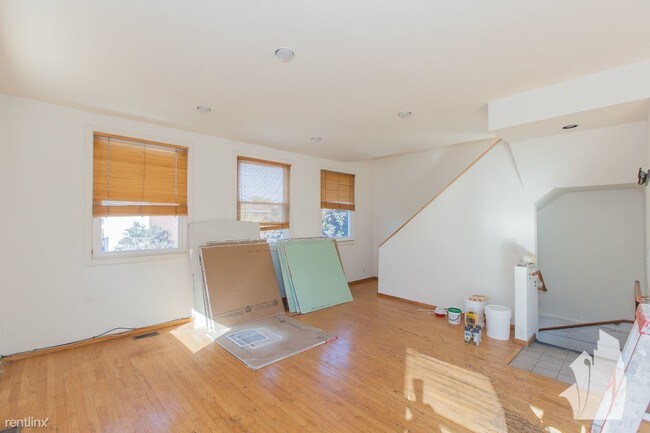 Building Photo - 4 br, 2 bath  - 3449 N Racine Ave