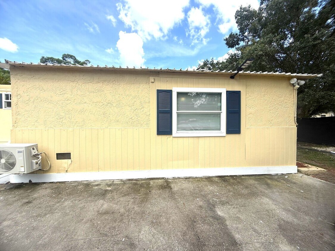 Foto principal - 8239 Suncoast Dr
