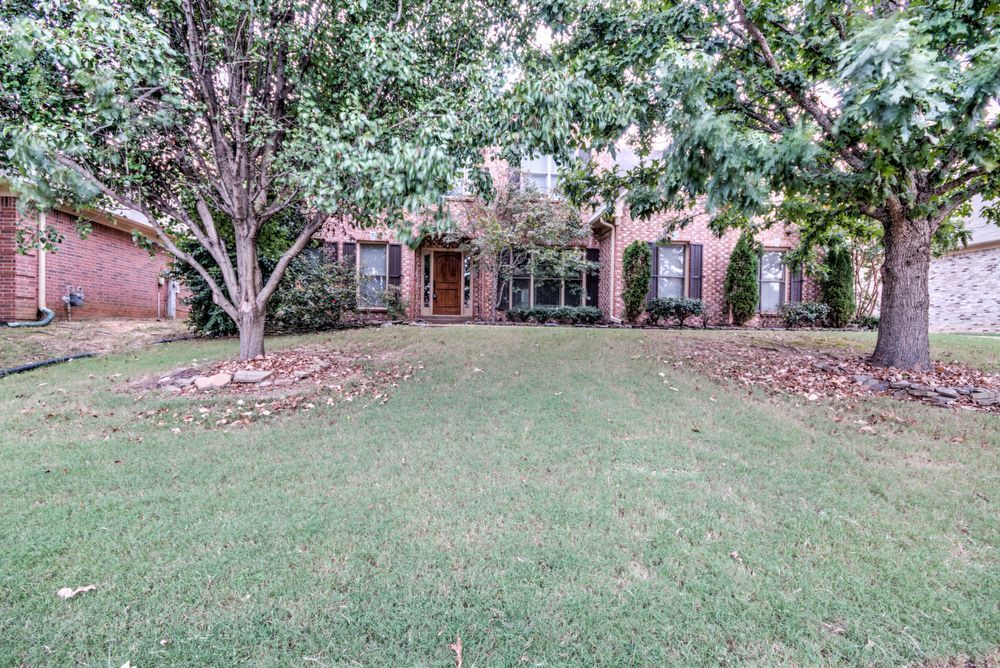 Primary Photo - Luxury Lakeland Home