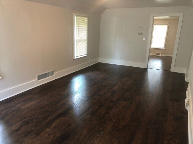 Building Photo - 2BR Renovated House