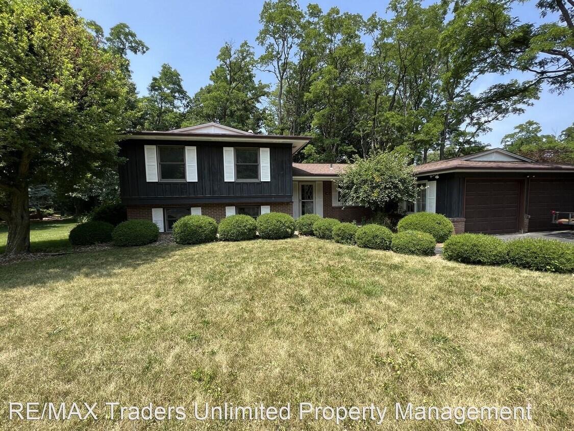Primary Photo - 4 br, 2.5 bath House - 9019 N Locust Ln