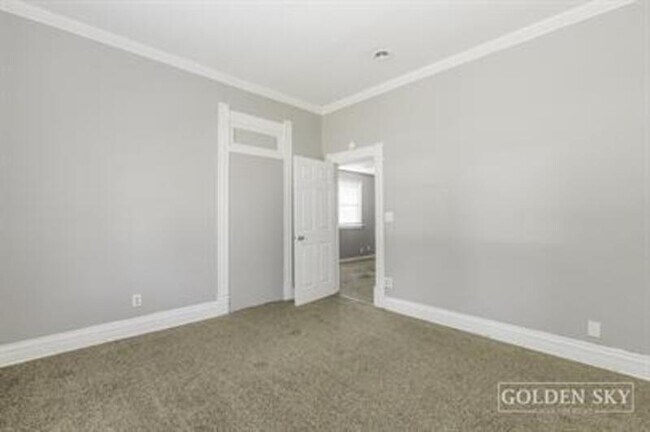 Foto del edificio - 1109 E 8th St