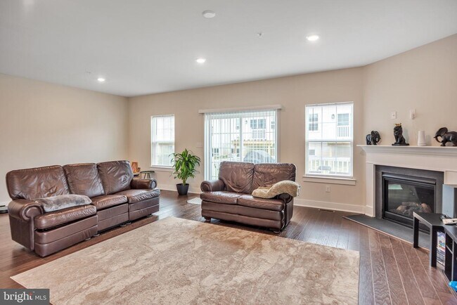 Building Photo - 137 Livingston Ln