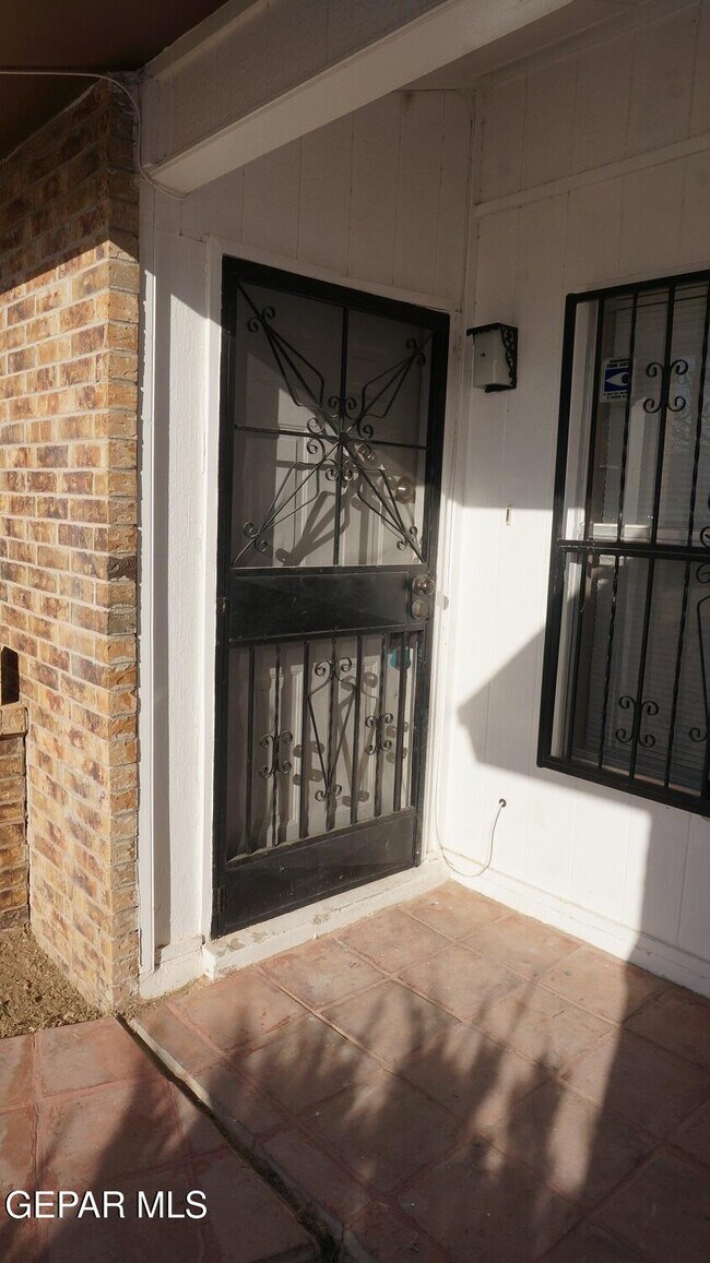 Building Photo - 6069 Bridalveil Dr