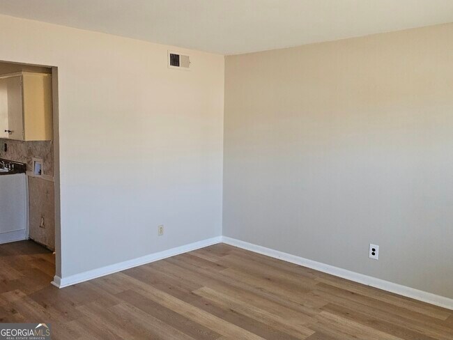 Foto del edificio - 6502 Lower Dixie Lake Rd