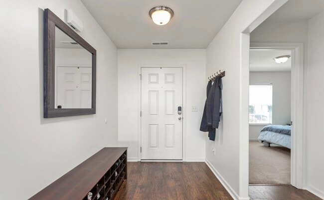 Building Photo - 1002 Gold Cir