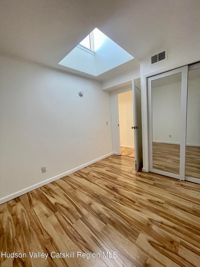 Building Photo - 720 Warren St