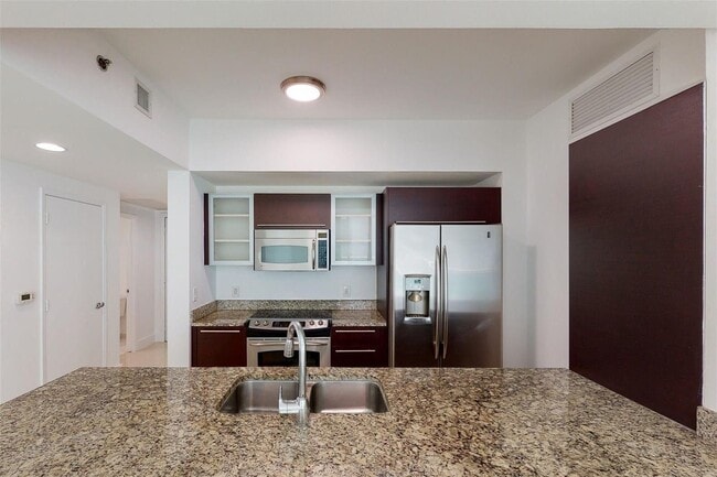 Building Photo - 951 Brickell Ave