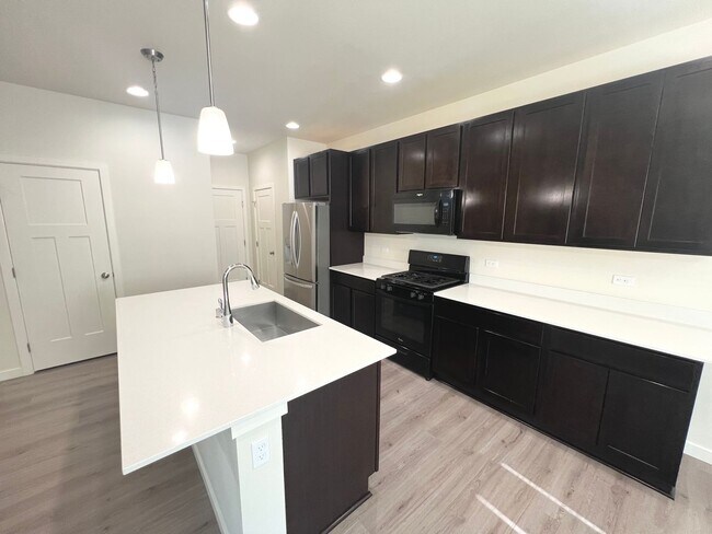 Building Photo - AVAILABLE NOW! 3BD 2.5 BATH TUMWATER LIVING