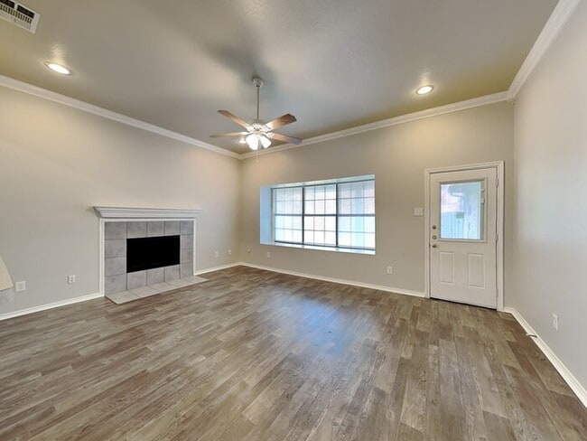 Building Photo - 11825 Hickory Garden Dr