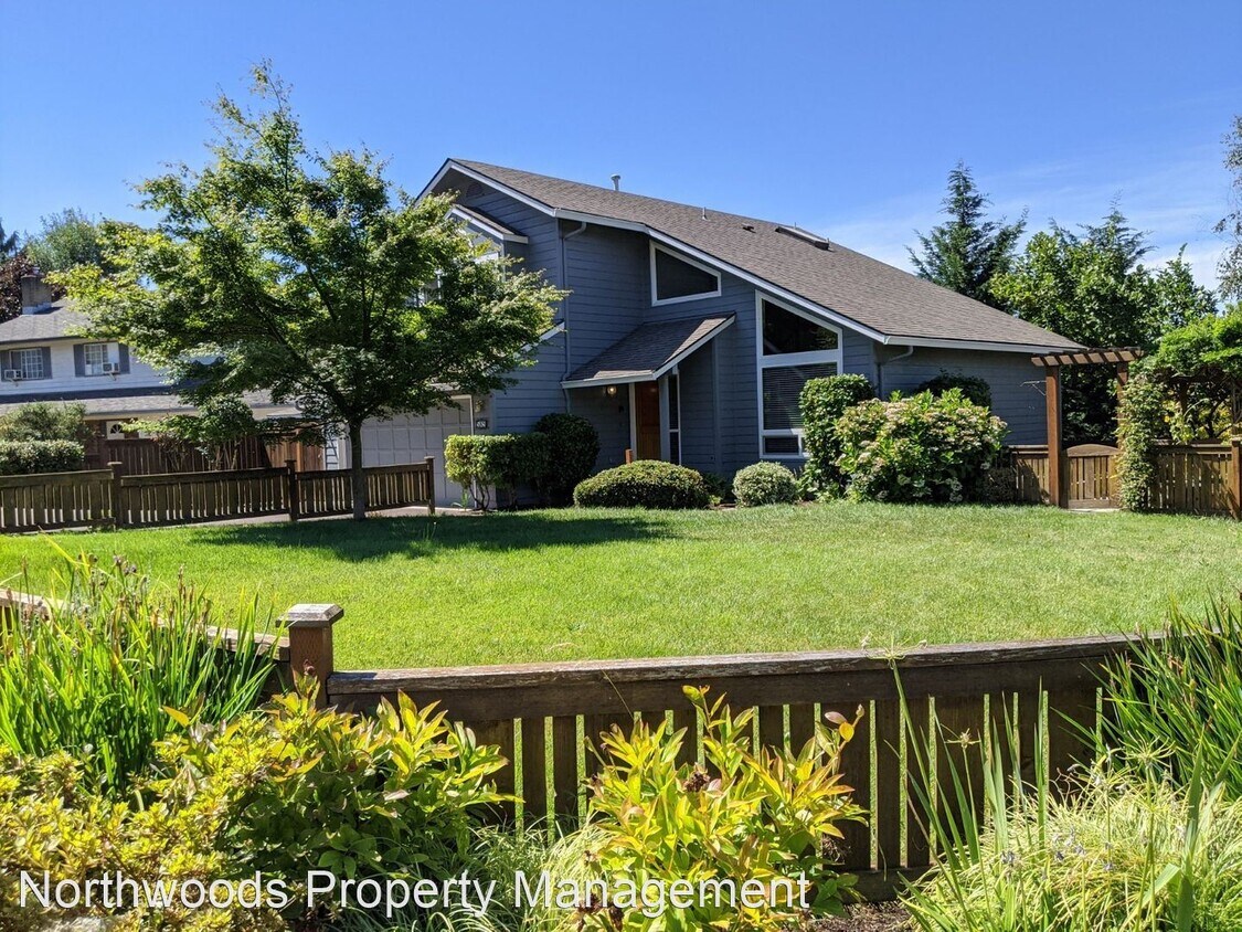 4 br, 2.5 bath House 589 Granite Place House Rental in Springfield