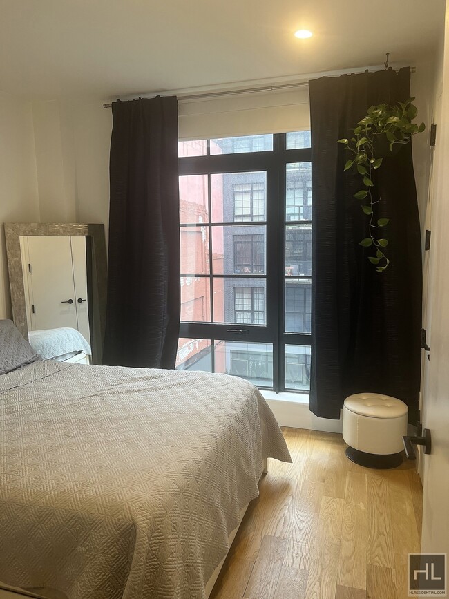 Foto del edificio - Rent Stabilized Luxury 1BR/1BA