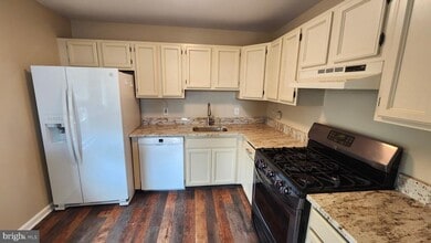 Building Photo - 2102 Brookhaven Dr