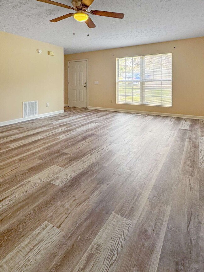 Foto del edificio - Duplex in Flowery Branch Available Immediately