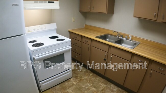 Building Photo - 95 N Main St