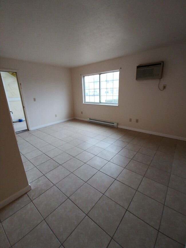 Foto del edificio - 698 Posey Hill St