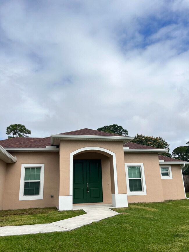 Foto del edificio - 2365 SE Gillette Ave