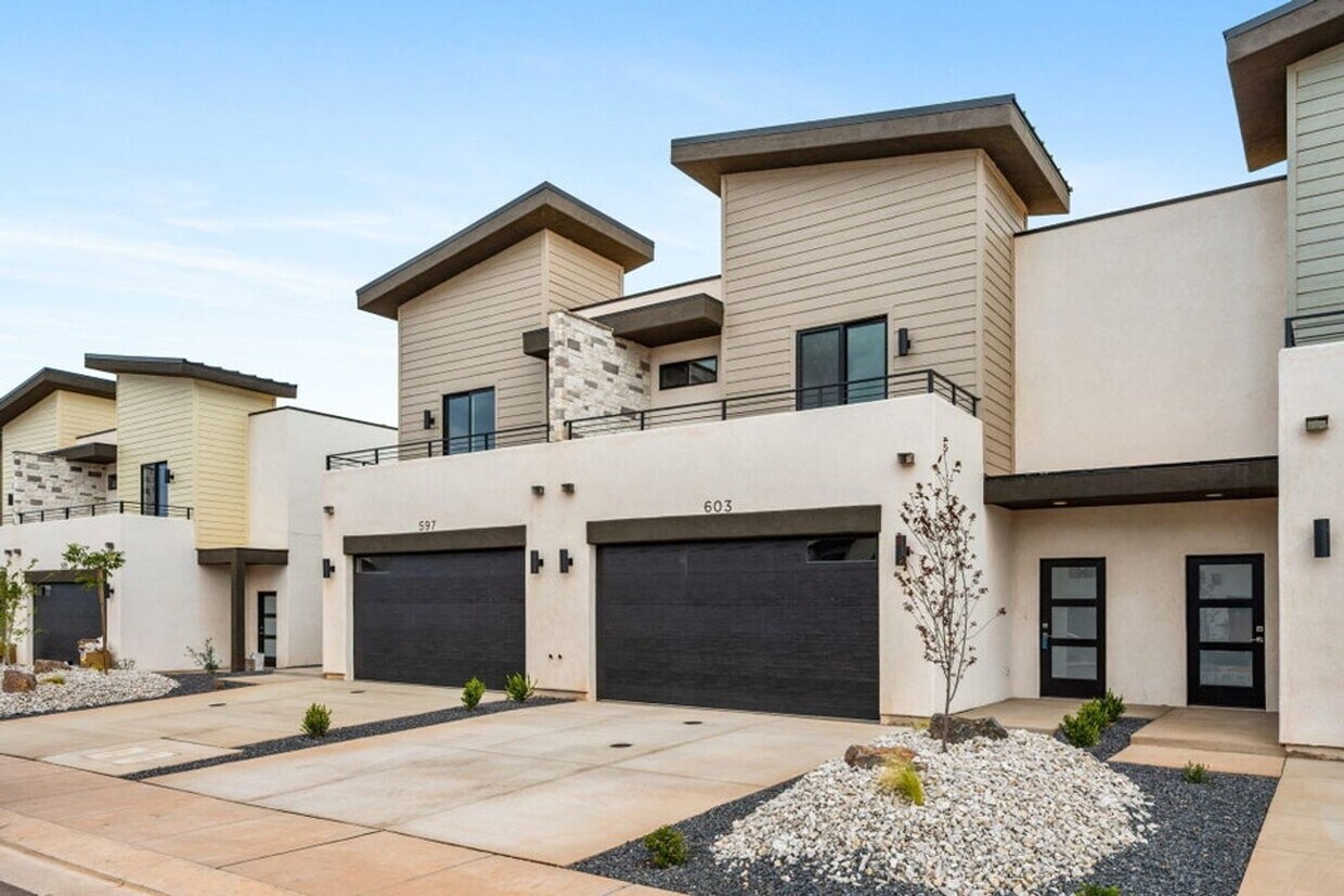 Foto principal - Very nice Crimson Park Townhome.