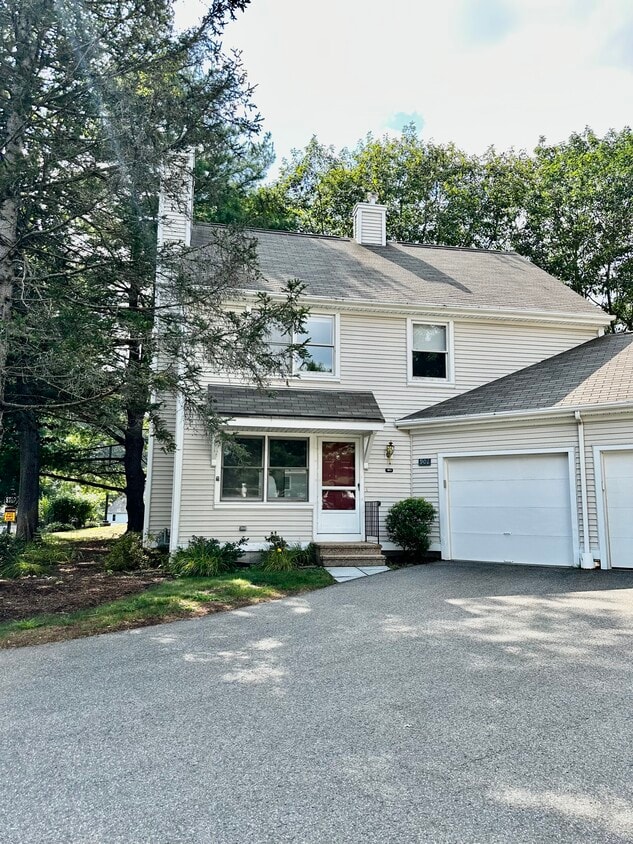Primary Photo - 901 Briarwood Ct