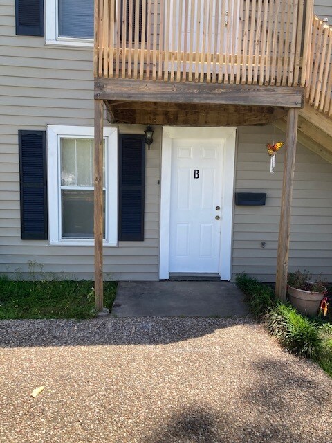 Primary Photo - 1514 W University Ave