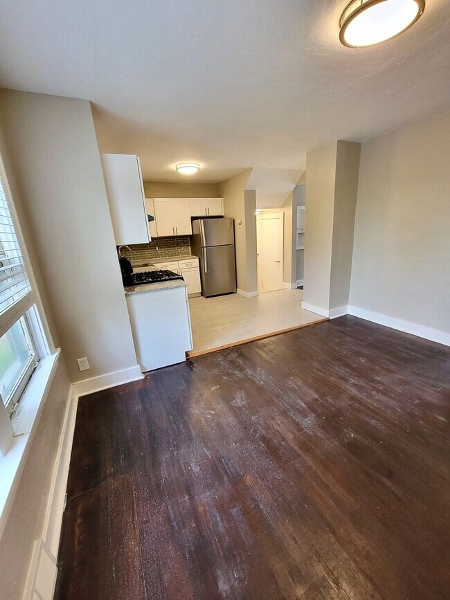 Photo - Spacious 3 Bedroom home in Brookline!