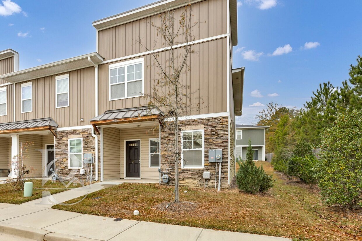 Primary Photo - CHIC HARBISON GROVE TOWNHOME - PRIME LOCATION