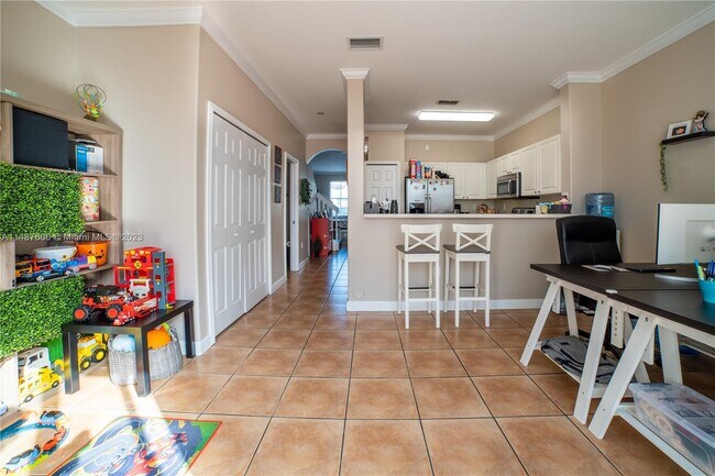 Foto del edificio - 5580 NW 107th Ave