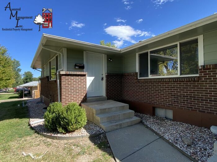 Large duplex with finished basement!! Near... Townhouse for Rent in