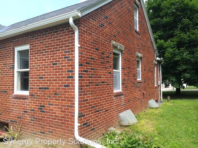 Building Photo - 4 br, 1 bath House - Westlawn Dr 305 Richland