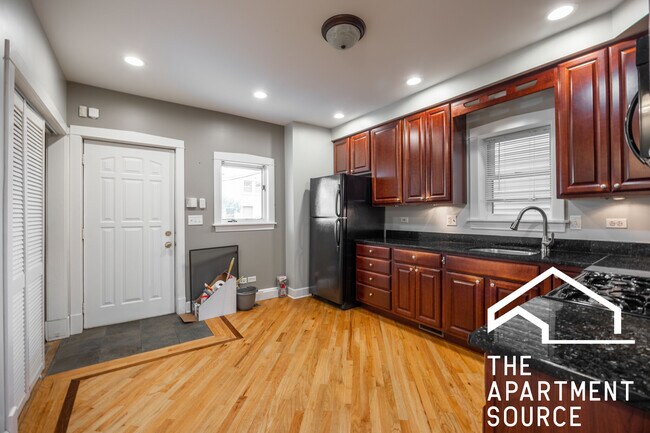 Foto del edificio - 2933 N Ridgeway Ave
