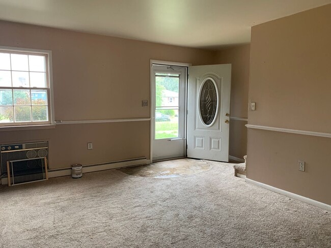 Building Photo - Available June 1st | 2 Bedroom Townhouse