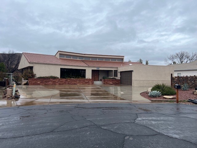 Building Photo - 1176 Columbine Cir
