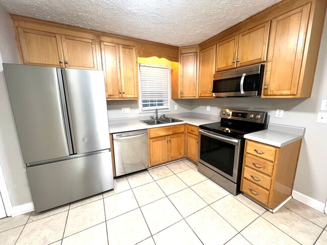 Building Photo - Everything You've Been Dreaming of is Here! Lease Today!!