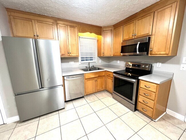 Foto del edificio - Everything You've Been Dreaming of is Here! Lease Today!!