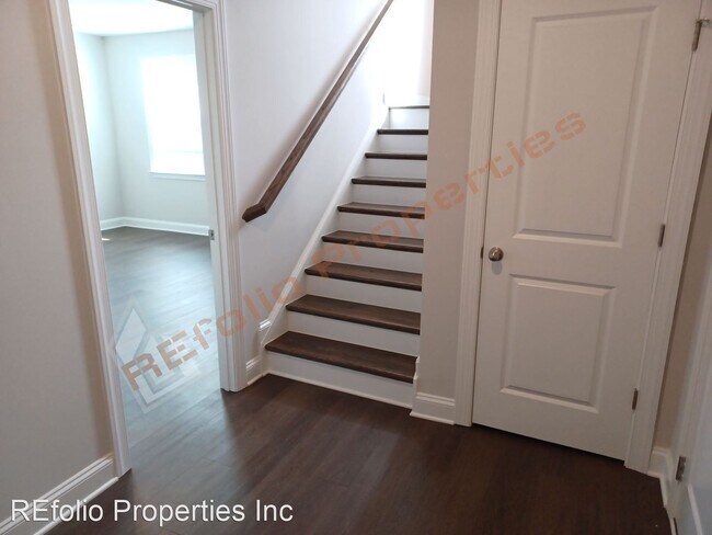 Building Photo - 4 br, 3.5 bath House - 835 Napier Drive