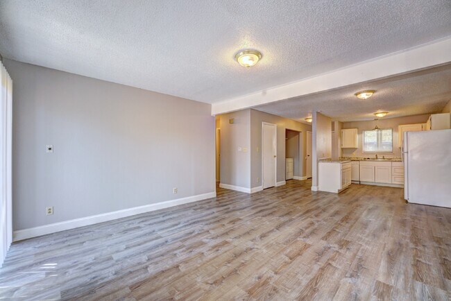 Building Photo - 908 White Ave