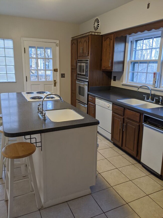 Foto del edificio - Spacious Home near Downtown Cincinnati