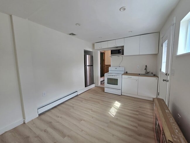 Building Photo - 19 Shamrock Ln