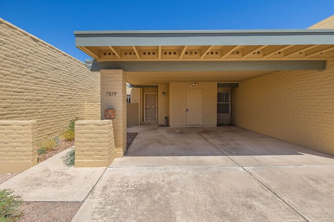 Building Photo - East-2 bedroom/ 2 bathroom townhome