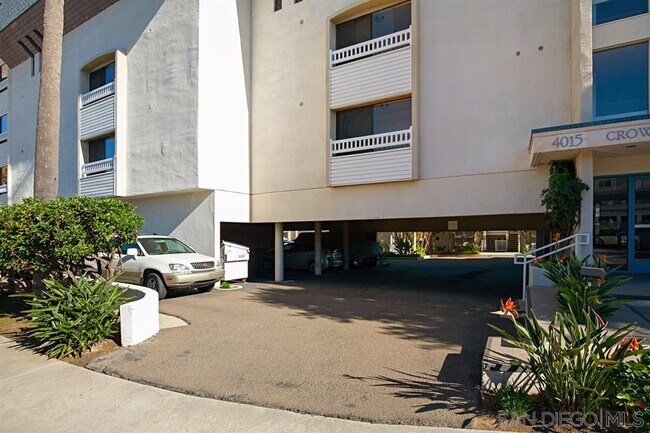 Foto del edificio - 4015 Crown Point Dr